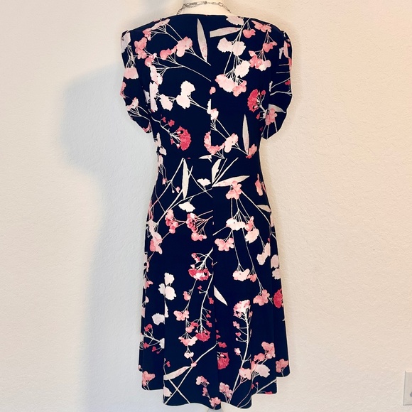 Tommy Hilfiger, Fit and Flare Silhouette Dress, Size 6 - Picture 4 of 7